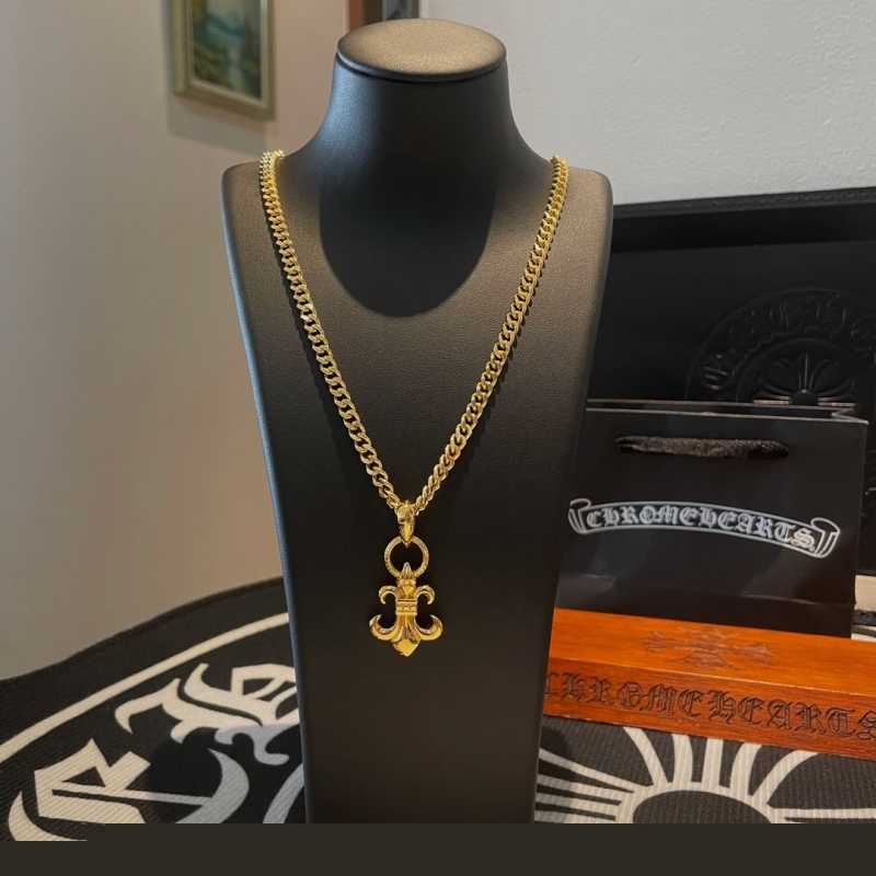 Ch**me He**ts necklaces